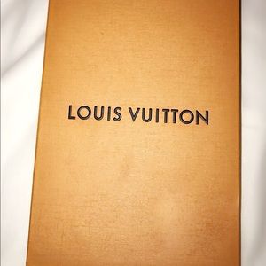 Louis Vuitton city guide (london) 📖